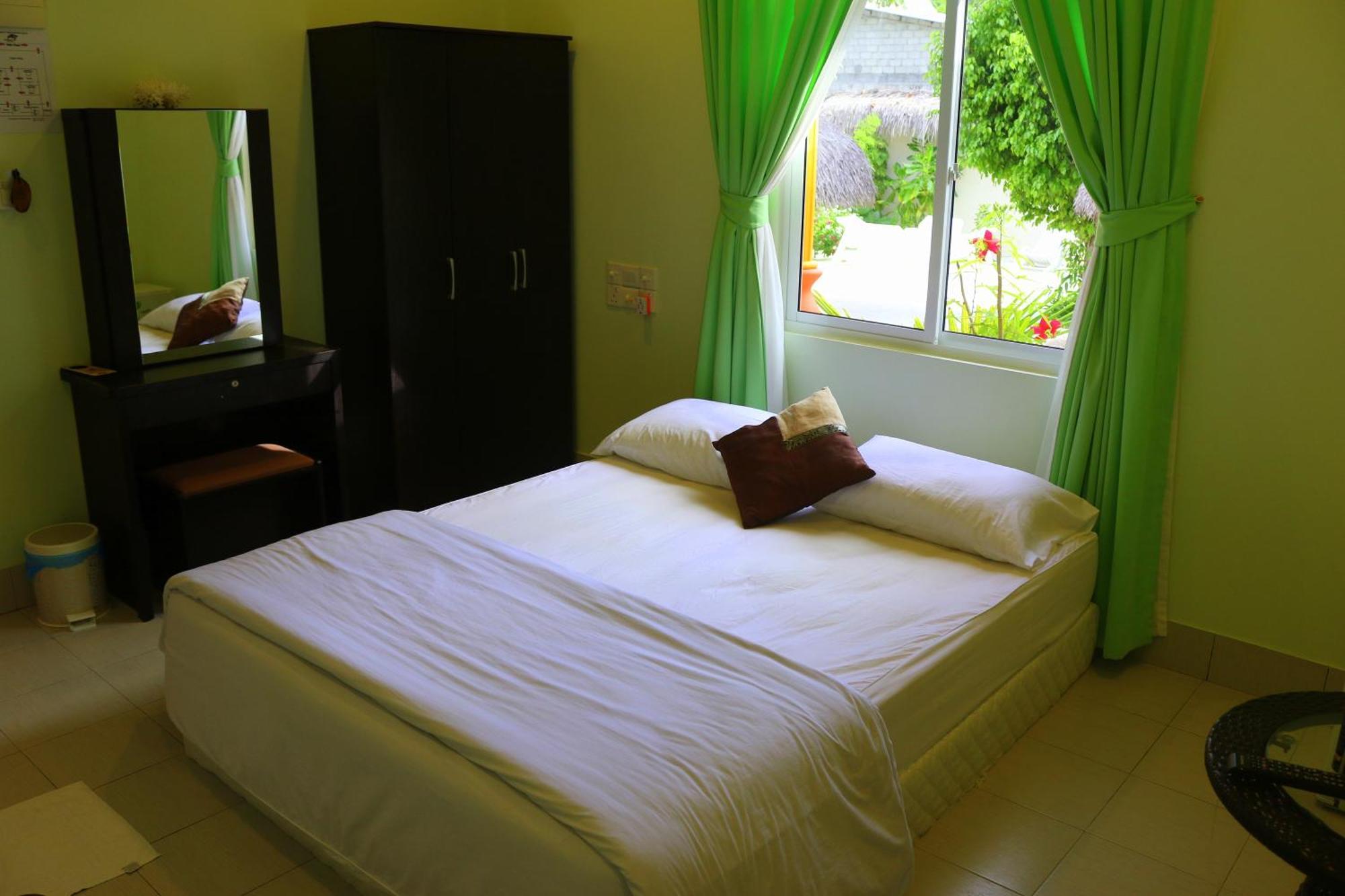 Ras Beach Inn Rasdhoo Екстер'єр фото
