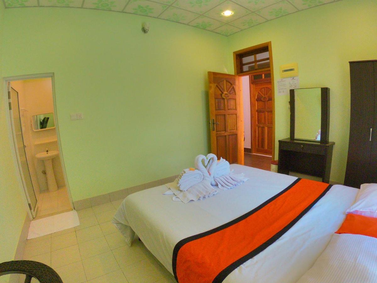 Ras Beach Inn Rasdhoo Екстер'єр фото